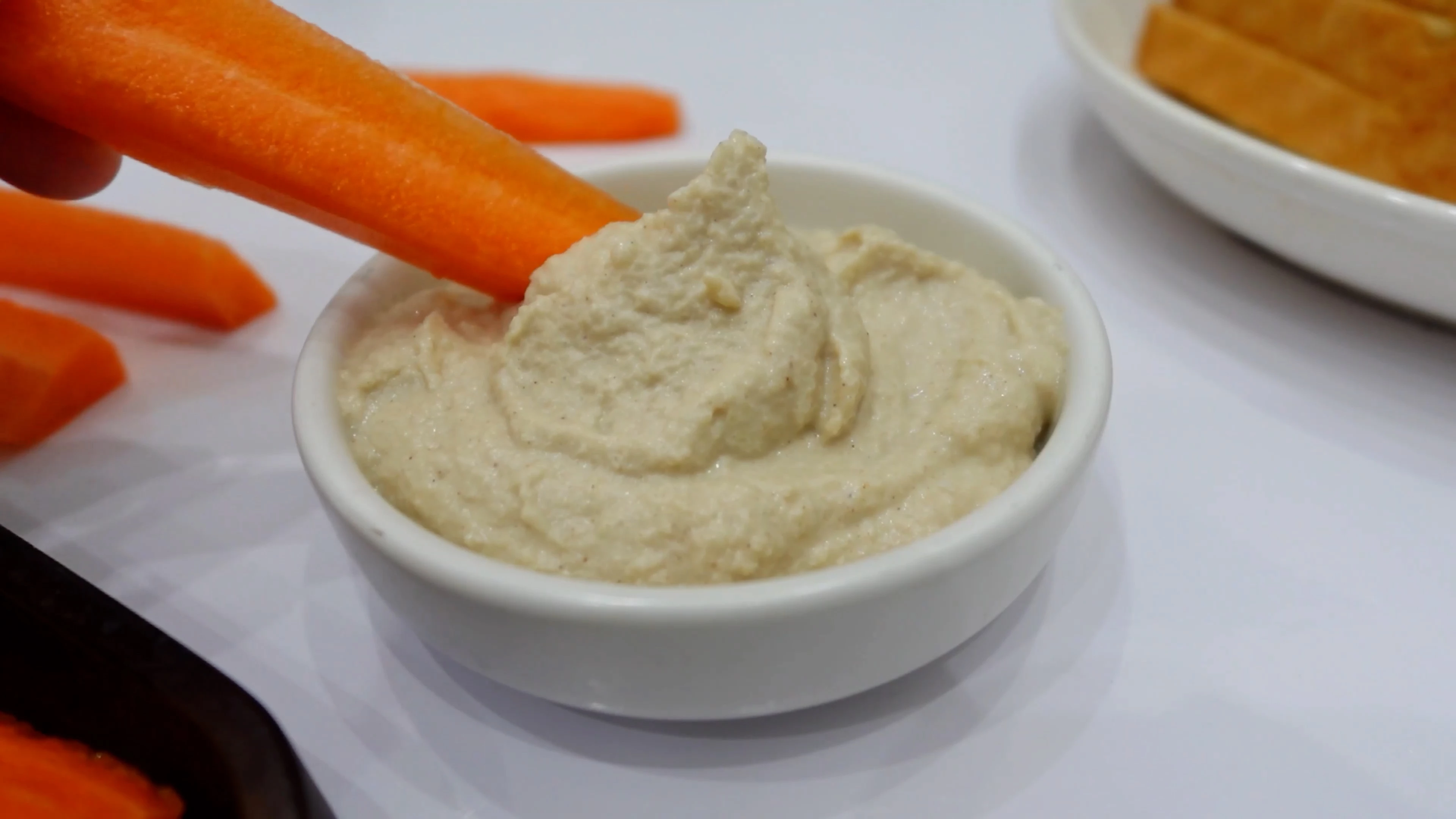 Cách làm sốt Hummus từ bã của sữa hạnh nhân